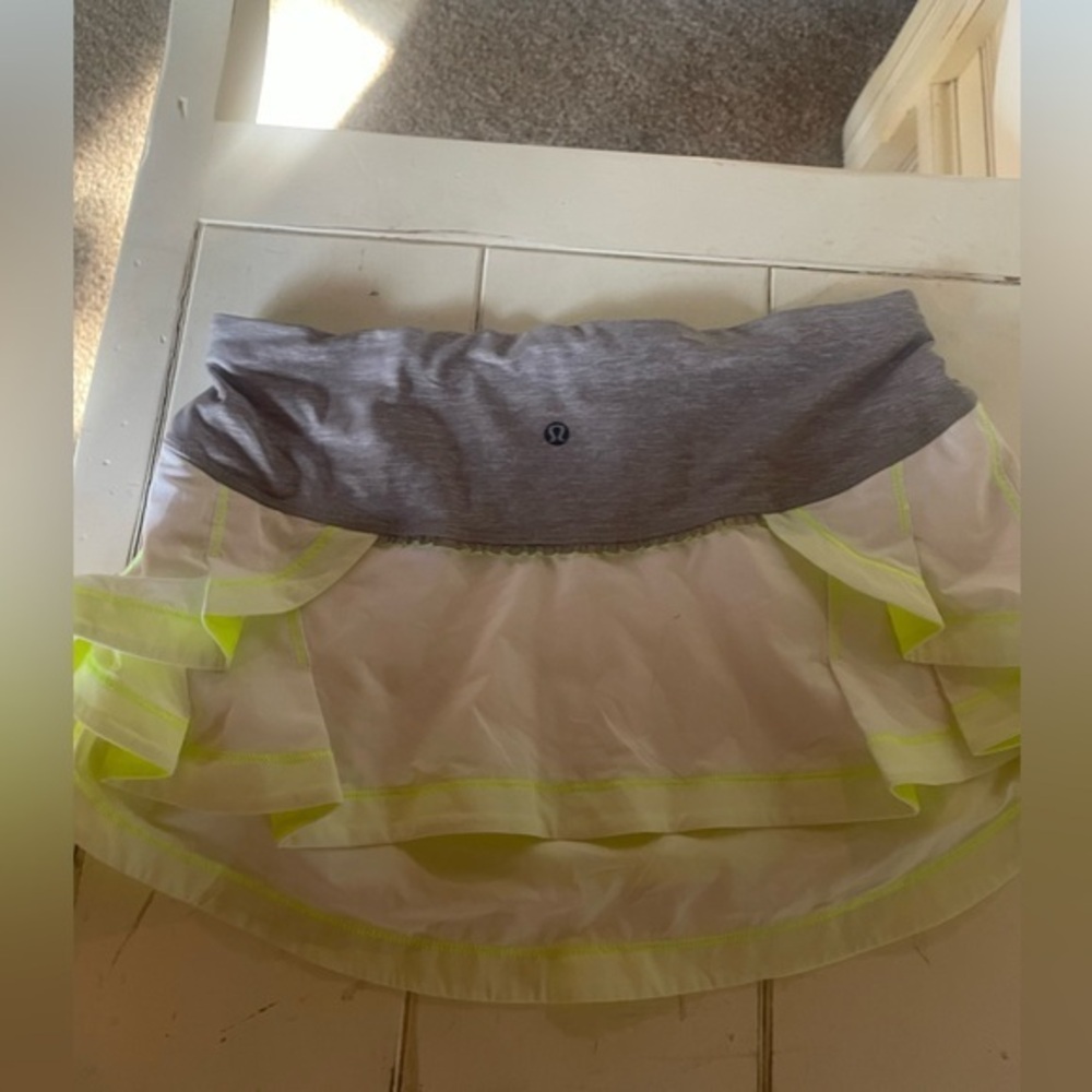 Lululemon Athleta Presta ruffle skirt